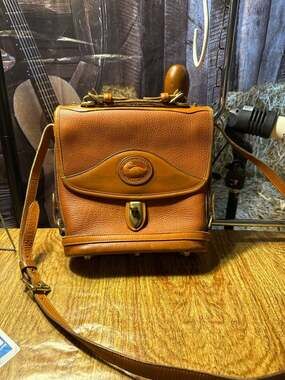 Vintage Dooney & Bourke AWL Tanned Leather Surrey Carrier Crossbody Bag